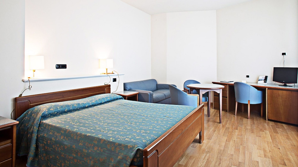Standard Double Room (18SQM WIFI ) photo 1