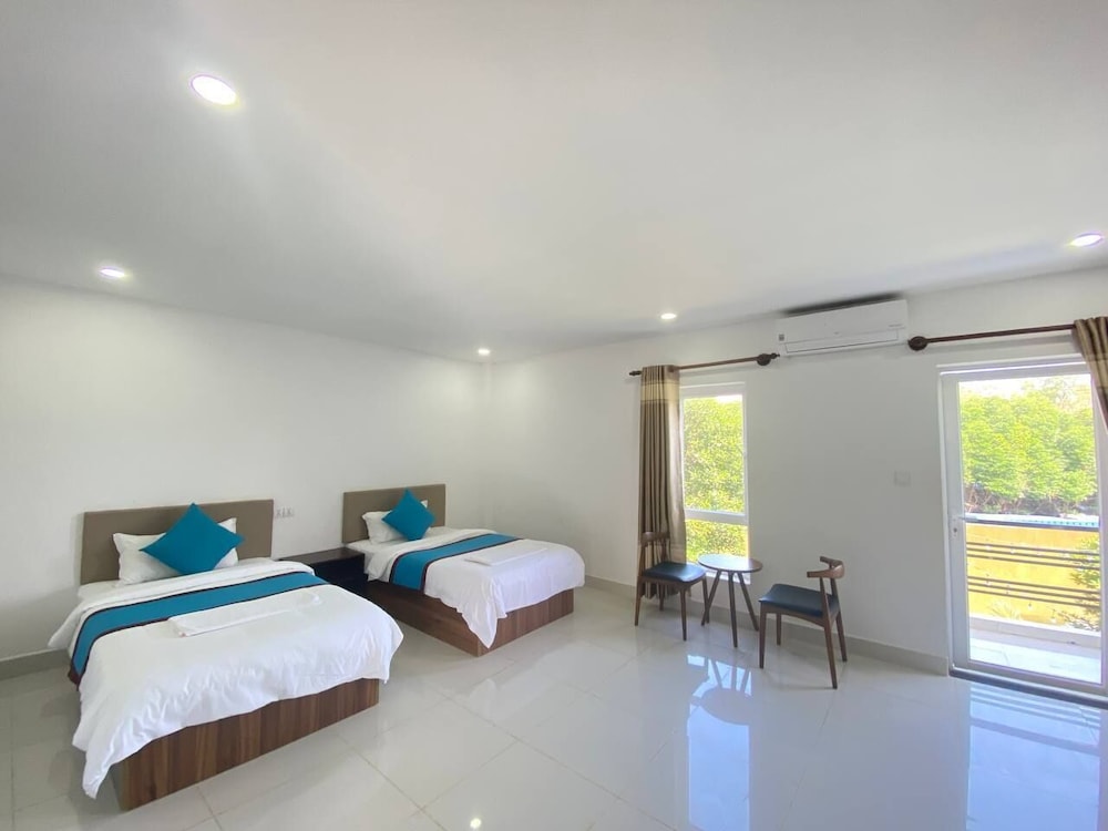 Superior Twin Room, Lake View photo 1