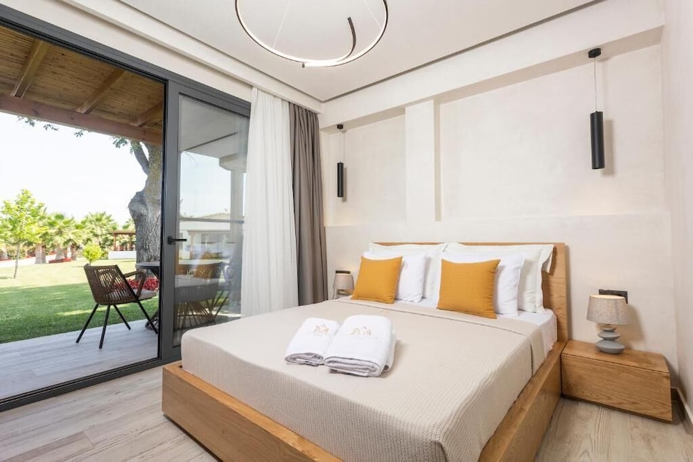 Deluxe Suite, Garden View