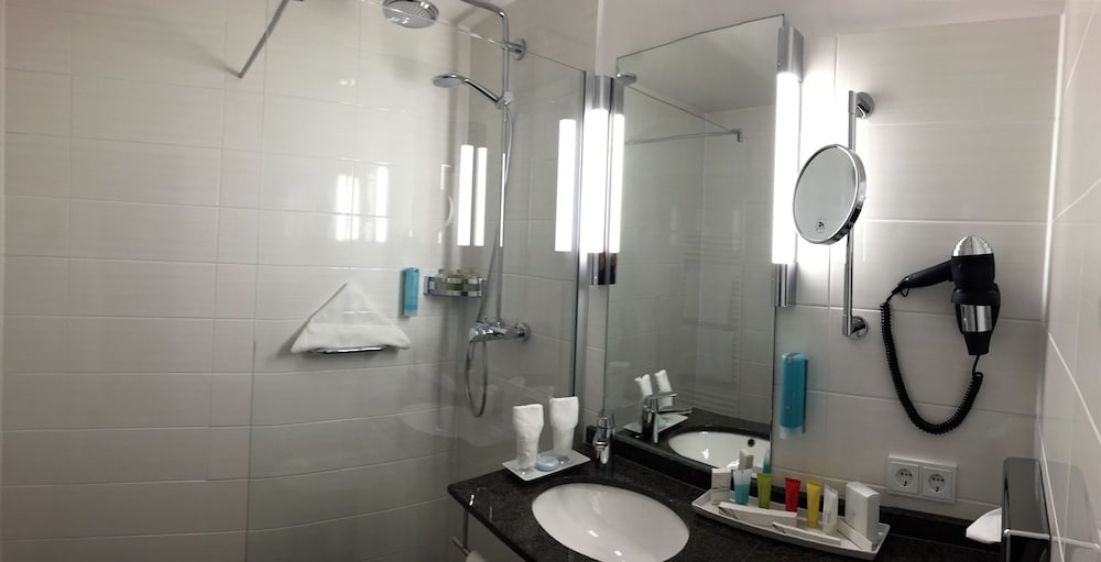 Business Double Room, Garden View thumbnail 6