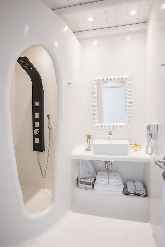 Superior Suite - Photo 10
