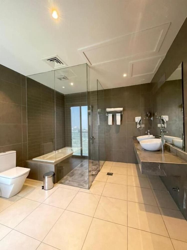 Panoramic Suite, 1 Bedroom, Balcony - Photo 6