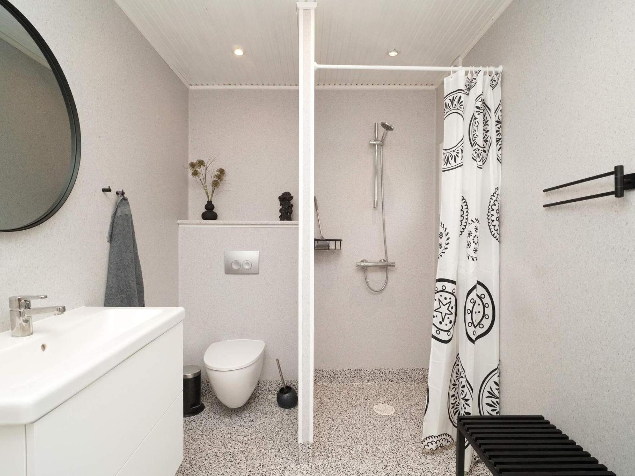 Two-Bedroom Holiday Home photo 2