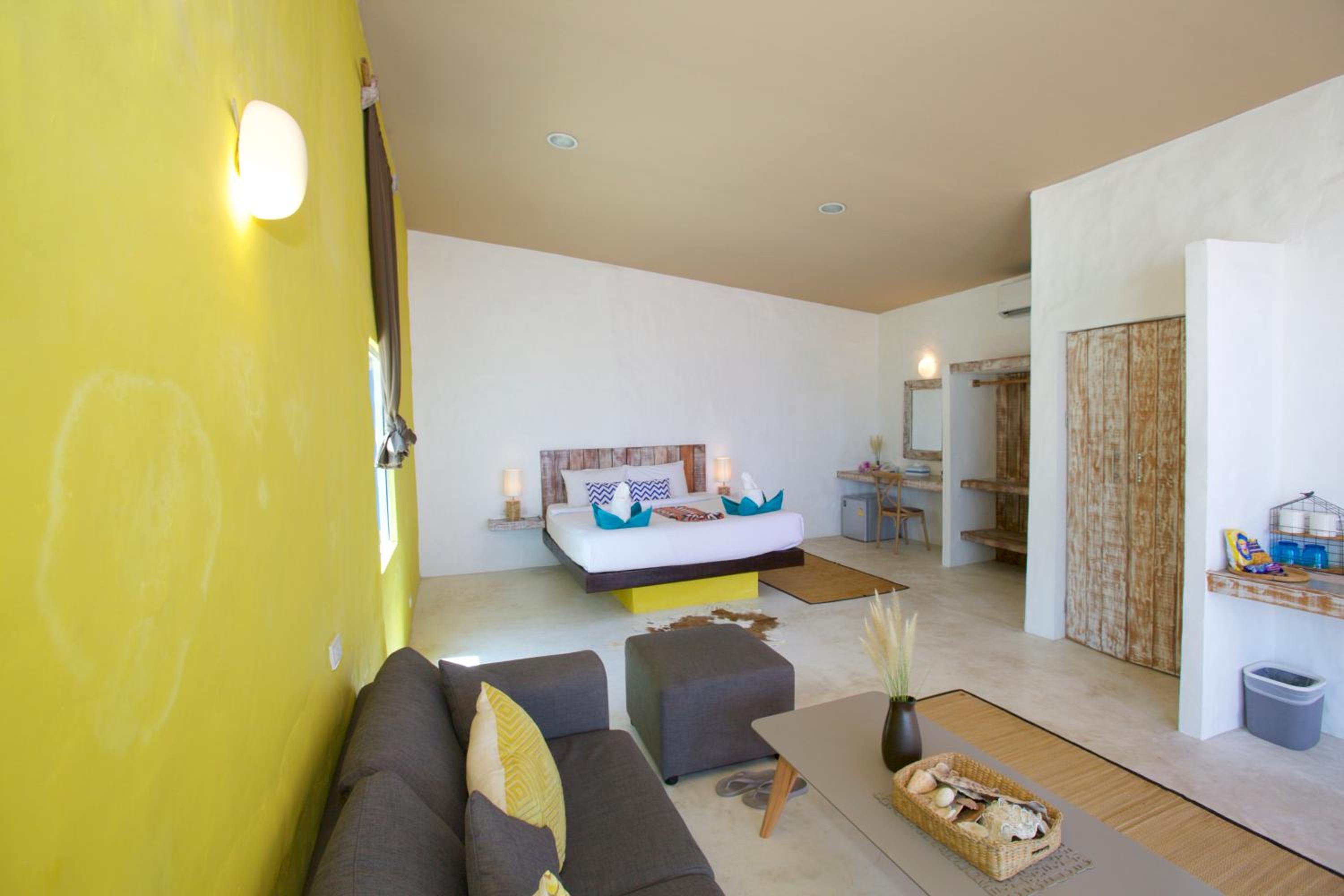 Beachfront Suite - Photo 9