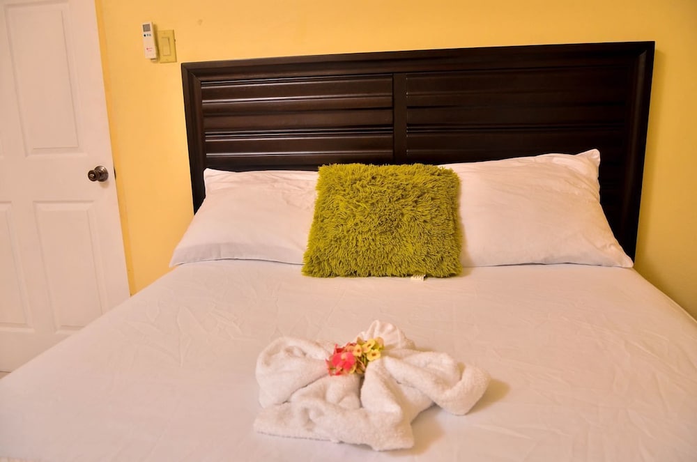 Exclusive Apartment, 1 Queen Bed, Kitchen, Mountain View