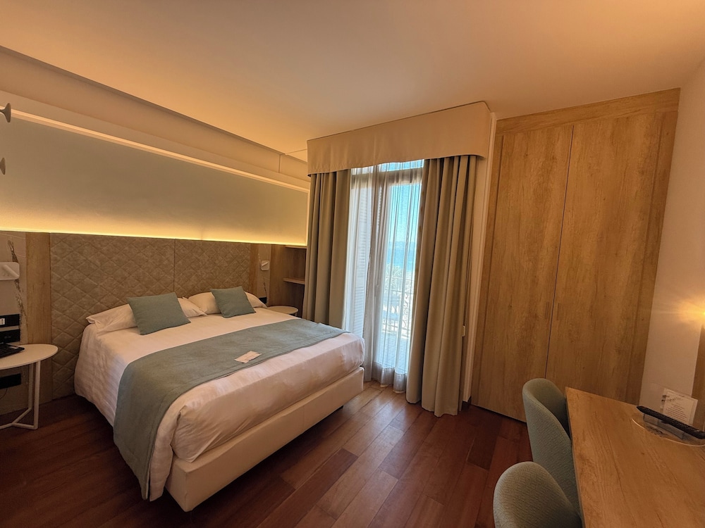 Double Room, Partial Sea View