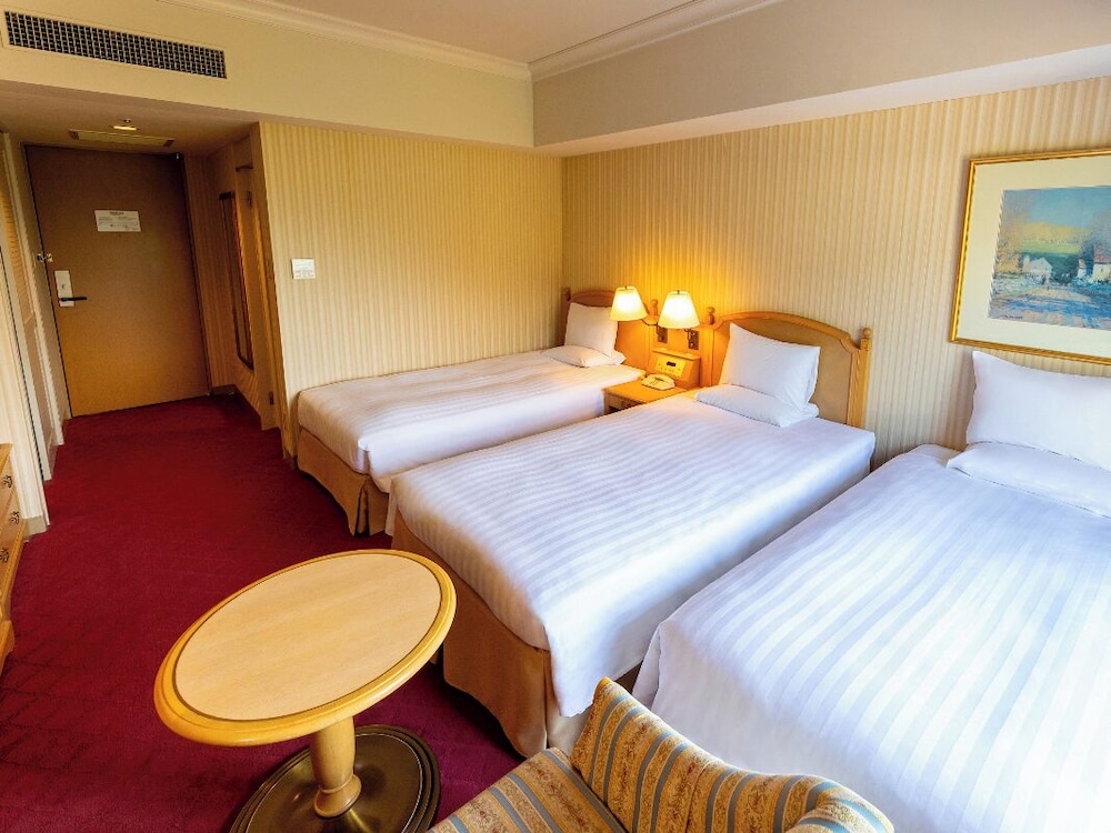 Standard Triple Room, Non Smoking (Station View) photo 2