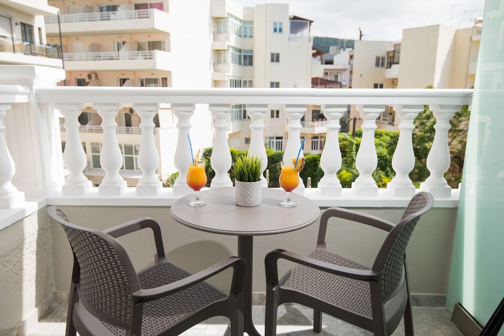Junior Studio Suite, 2 Twin Beds, Balcony, City View photo 1