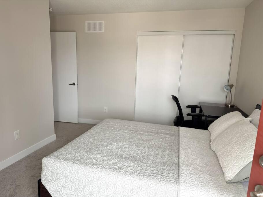 Queen Room photo 1