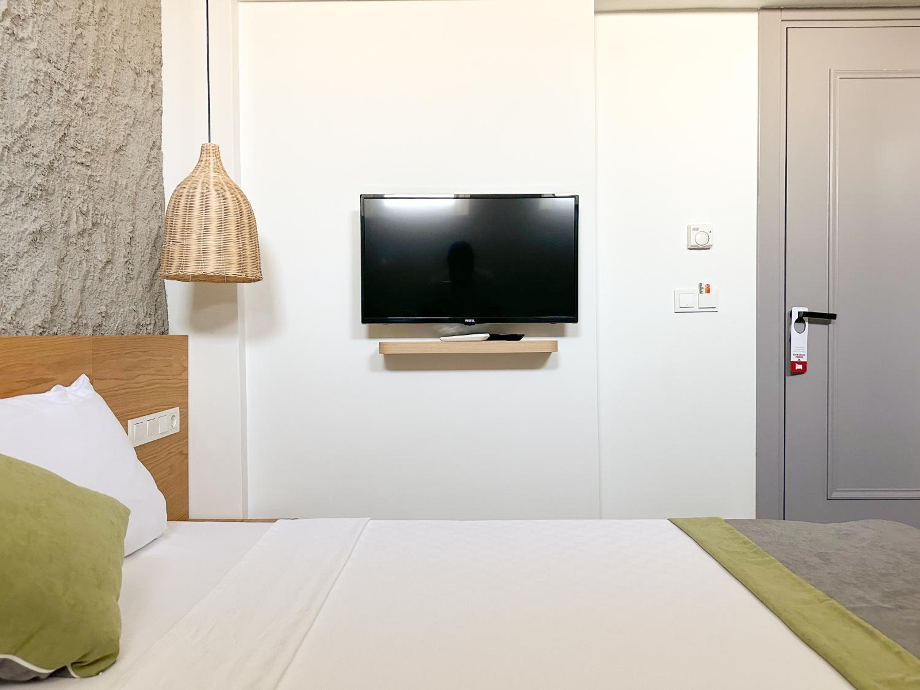 Standard Double Room - Photo 9