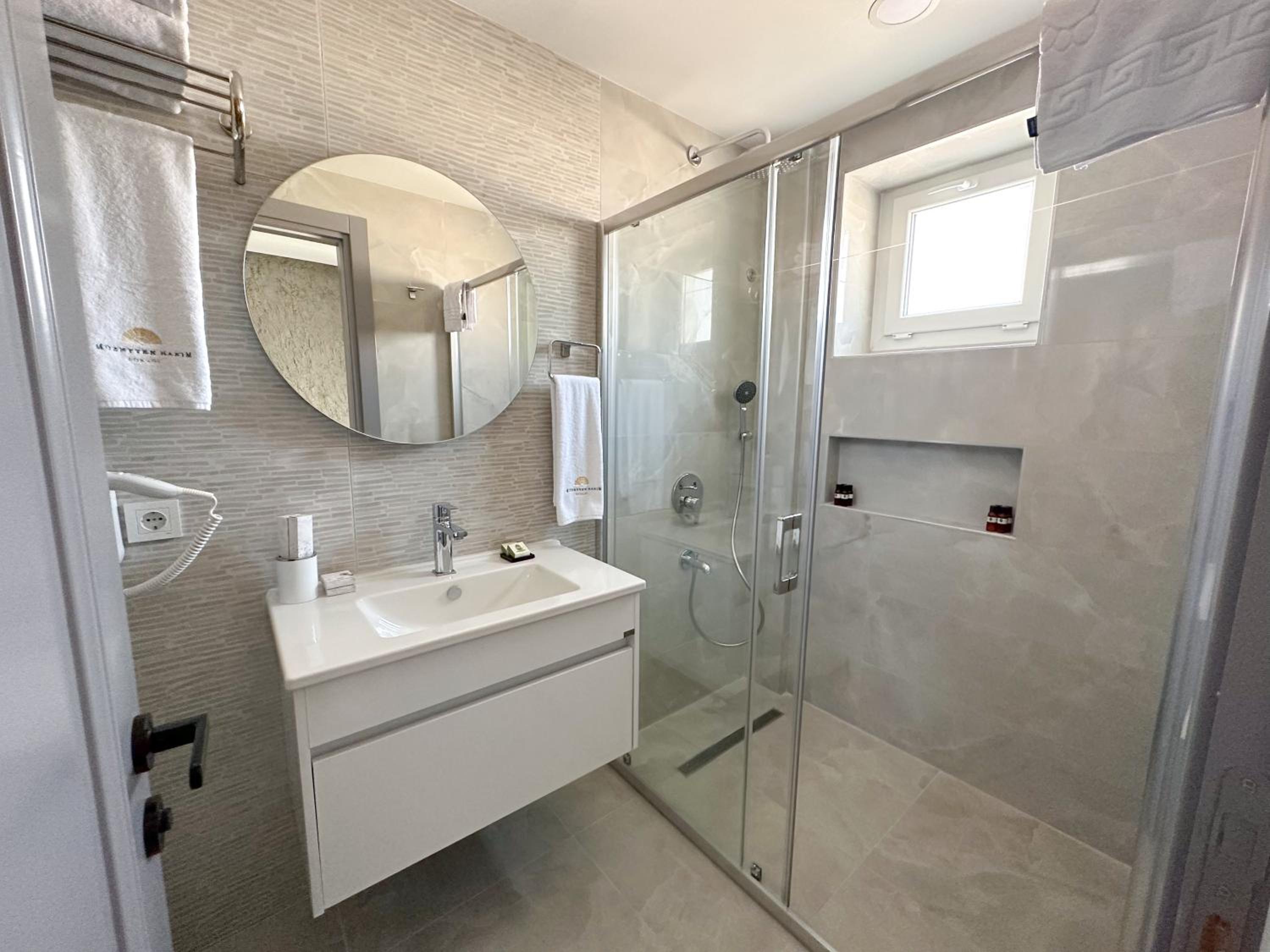 Standard Double Room - Photo 5