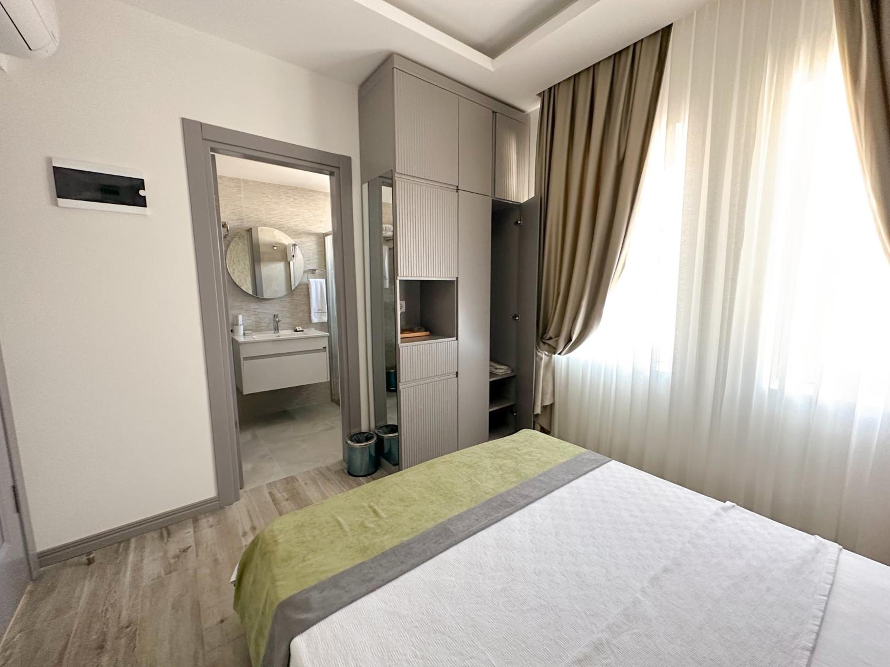 Standard Double Room - Photo 3