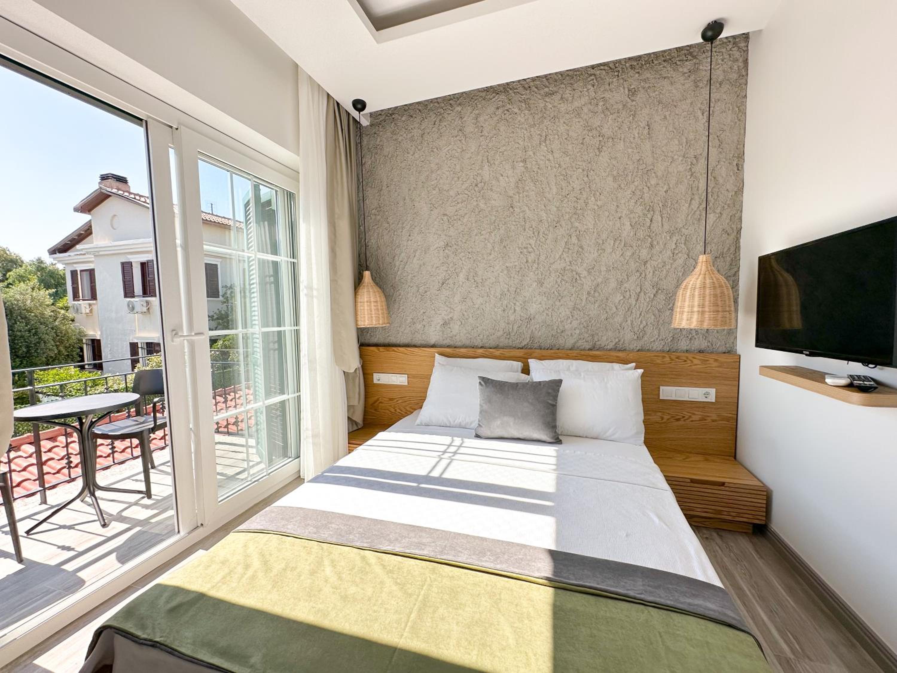 Double Room with Balcony - Photo 4