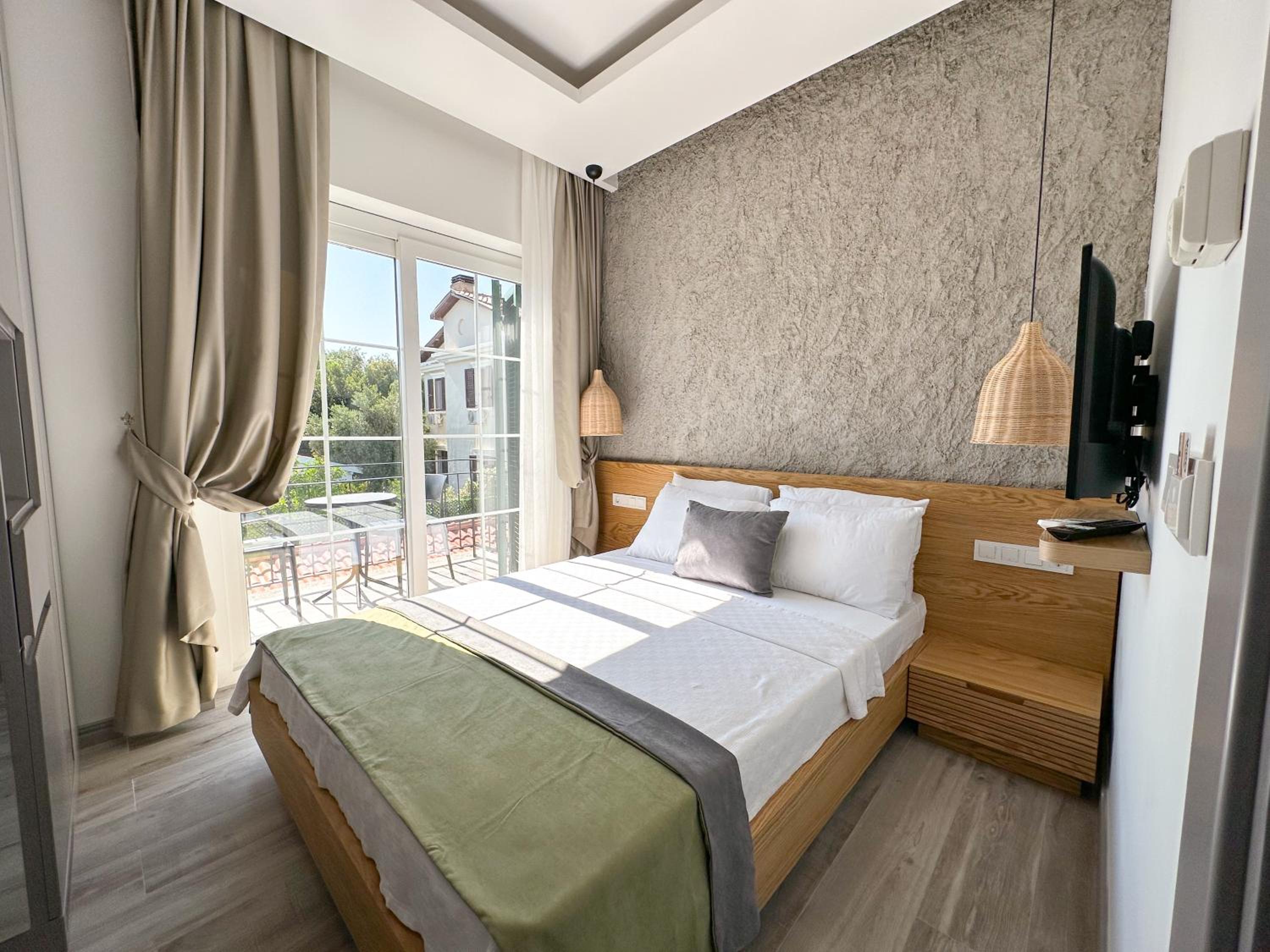 Double Room with Balcony - Photo 2