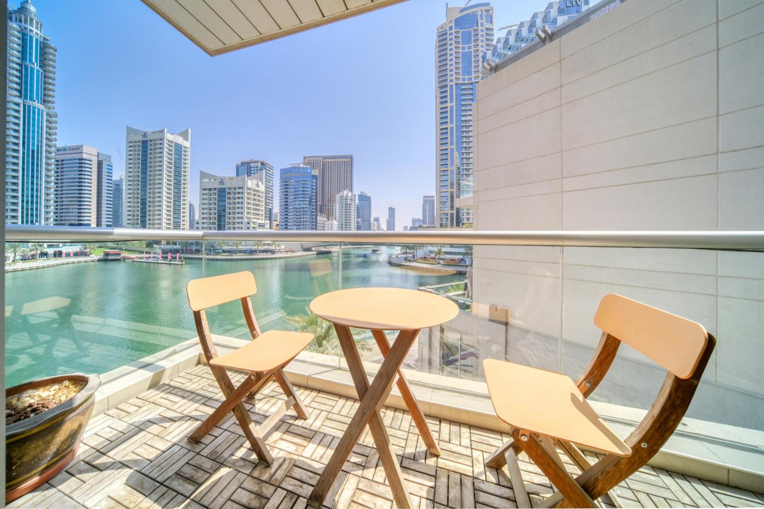 Apartment with Balcony photo 1