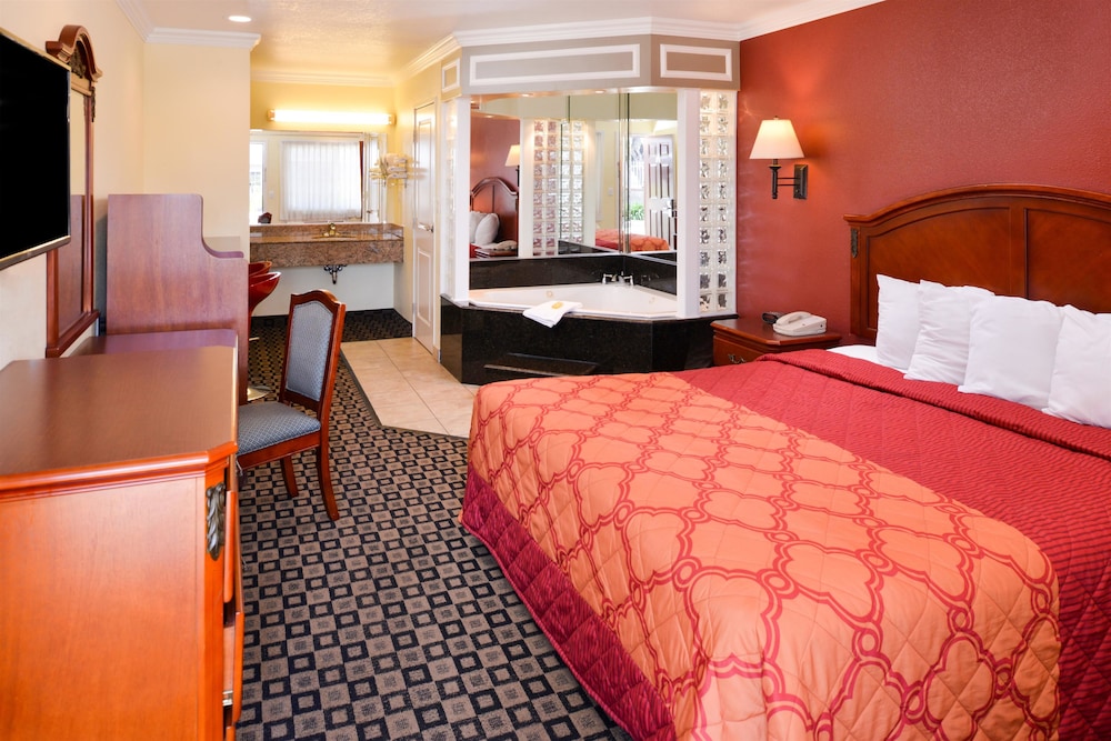 Suite, 1 King Bed, Jetted Tub