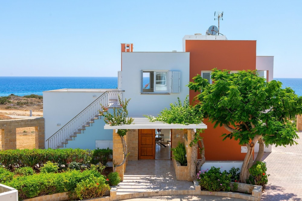 Villa photo 1