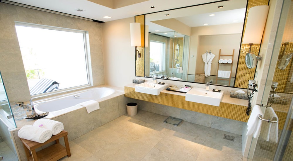 Presidential Suite Sea View King photo 2