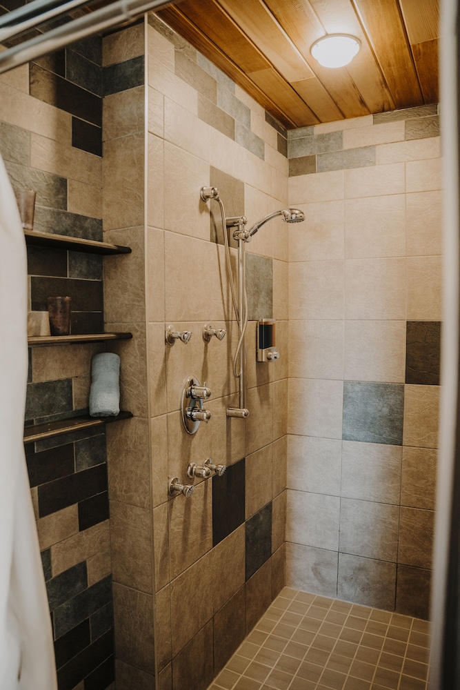 Suite, 1 grand lit, salle de bains privée, vue océan (L'Effet mer) photo 3