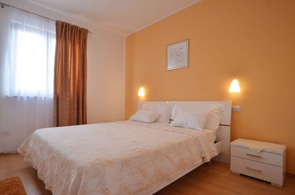 Apartment, 2 Bedrooms, Balcony, City View