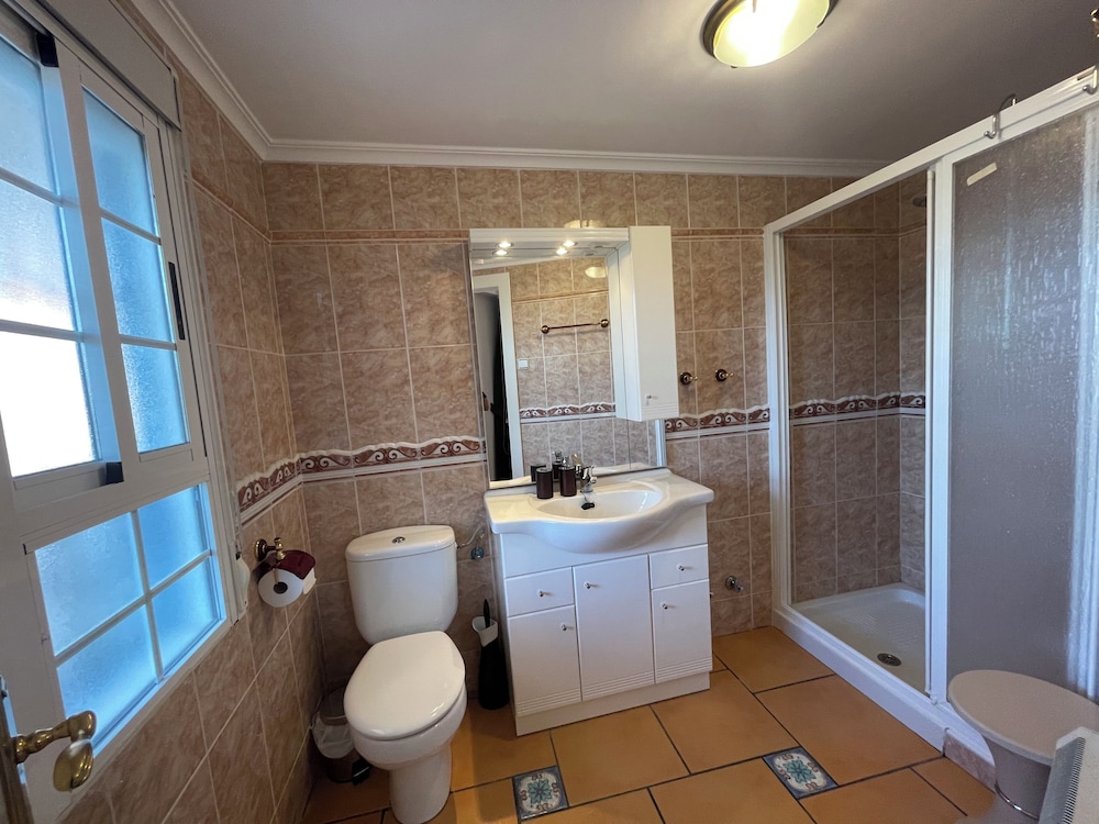 12. Queen Room - Deluxe Double Room(2adults+2child) photo 3