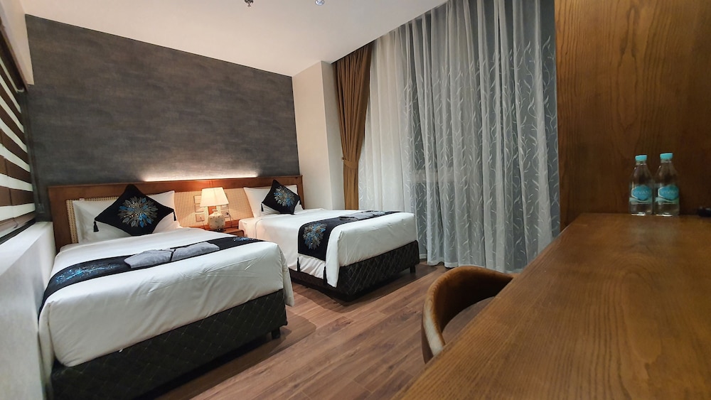 Premium Double or Twin Room, Multiple Beds, Bathtub, City View