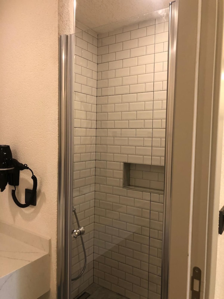 Deluxe Room - Photo 20