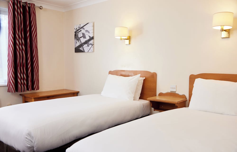 Twin Room - Photo 3