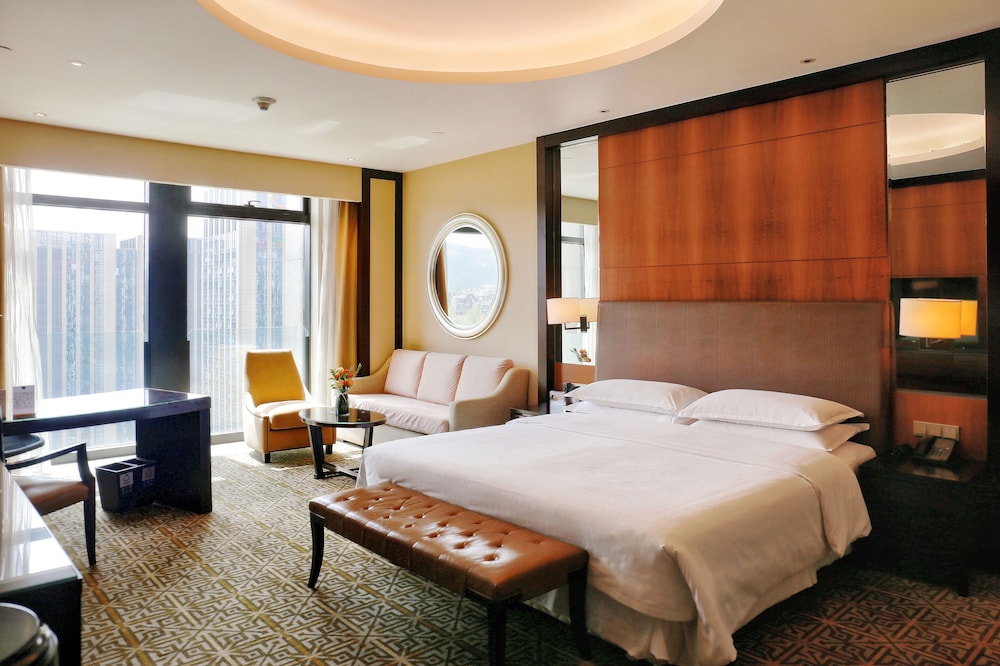 Superior Room, 1 King Bed, City View