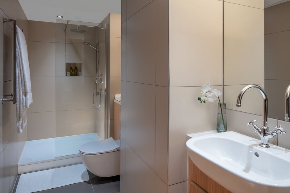 Deluxe Double Room Single Use, Ensuite - Photo 10