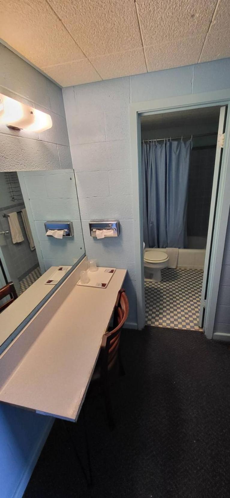 Queen Room photo 1