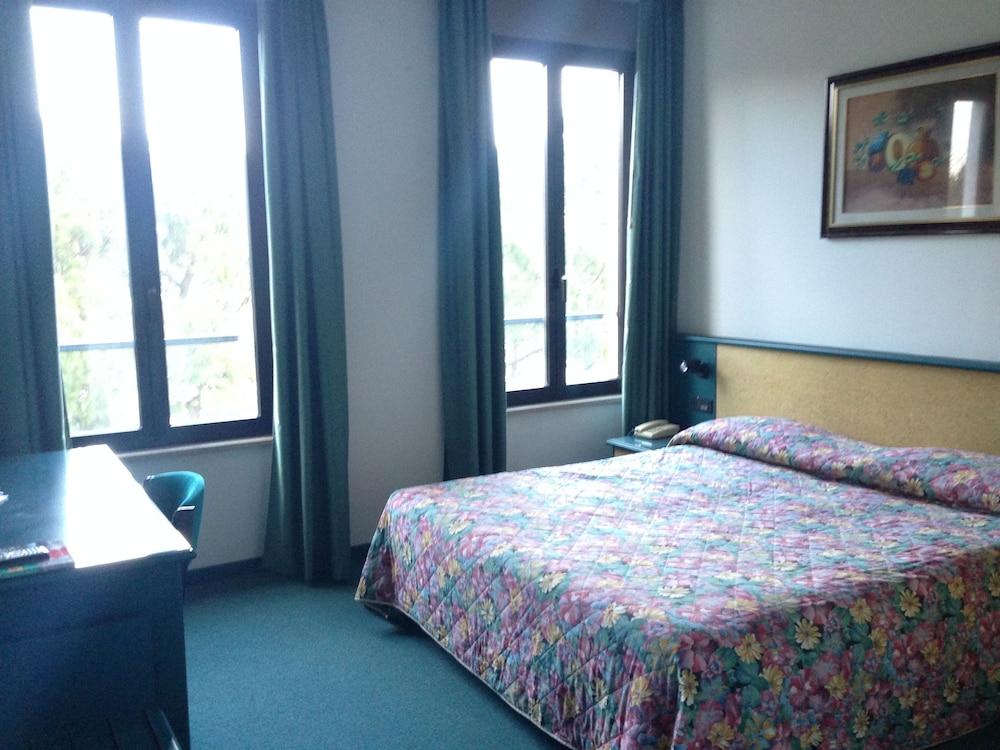 Double or Twin Room, Lake View - Photo 4