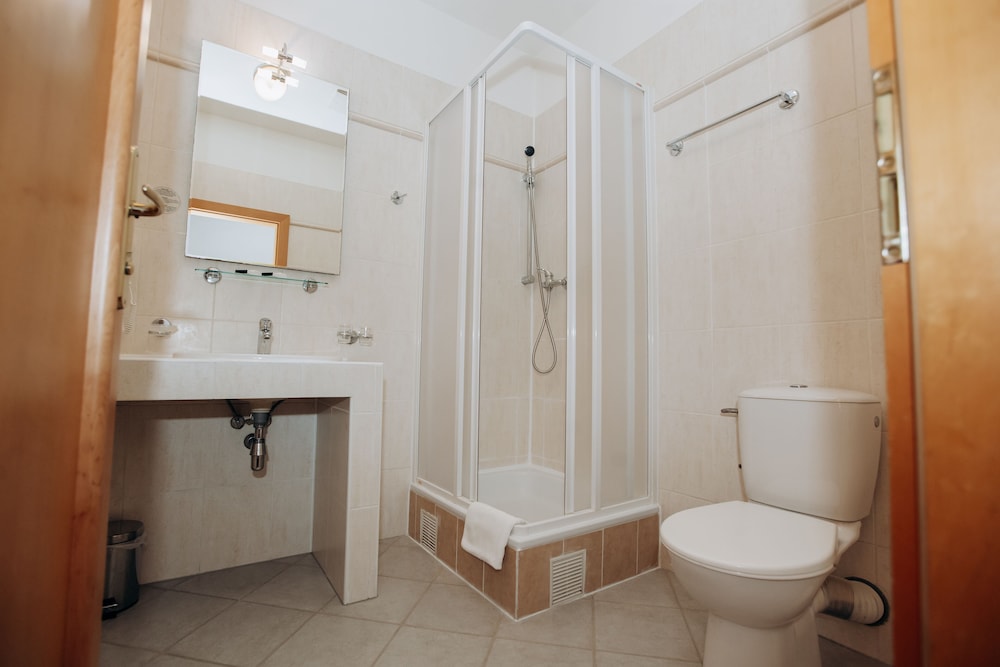 Standard Triple Room - Photo 5
