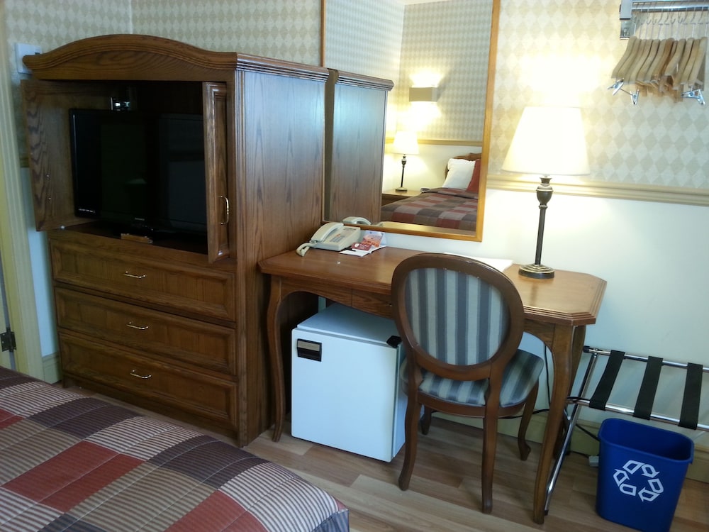 Junior Suite, 1 Queen Bed (Double Jacuzzi) photo 3