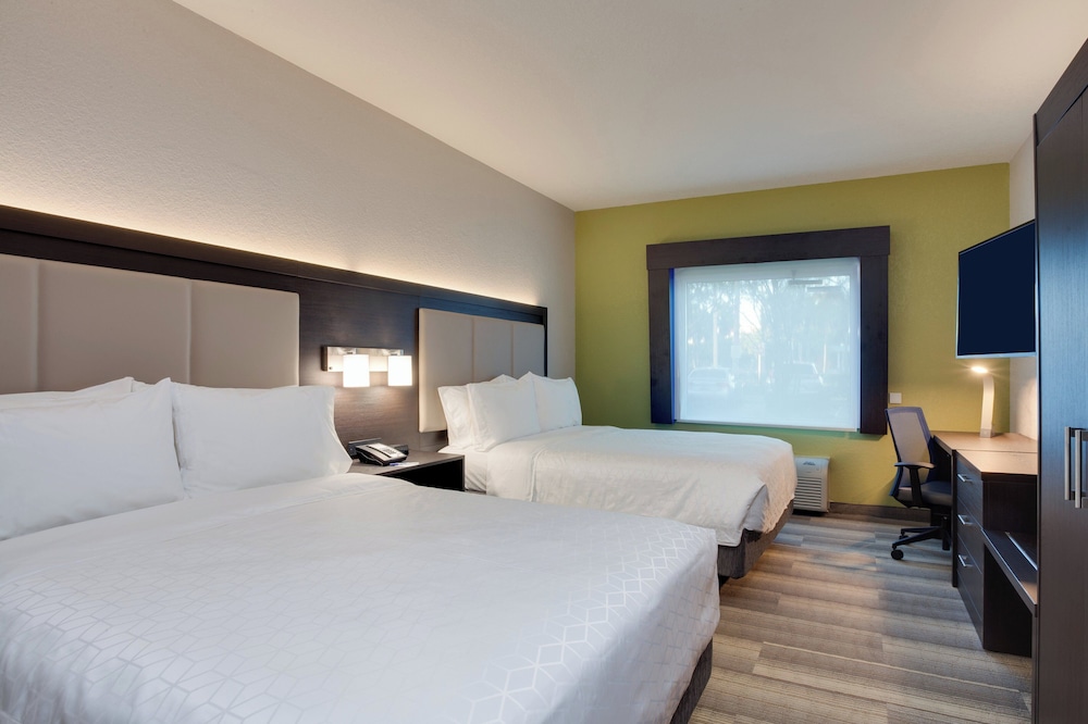Standard Room, 2 Double Beds, Accessible Bathtub (Communications Accessible)