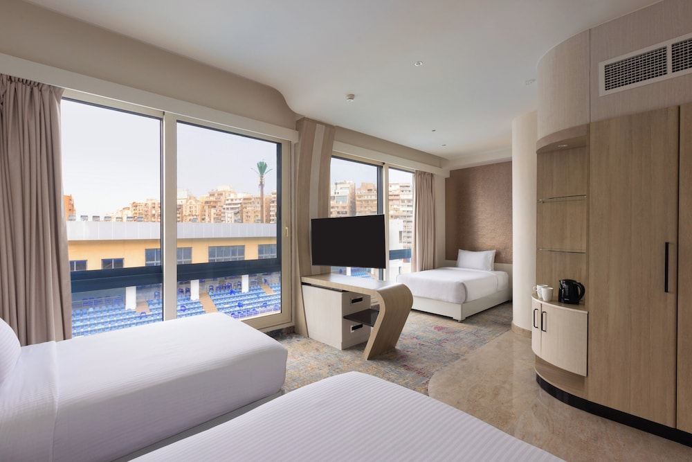 Premium Room, 3 Twin Beds, Pool View photo 1