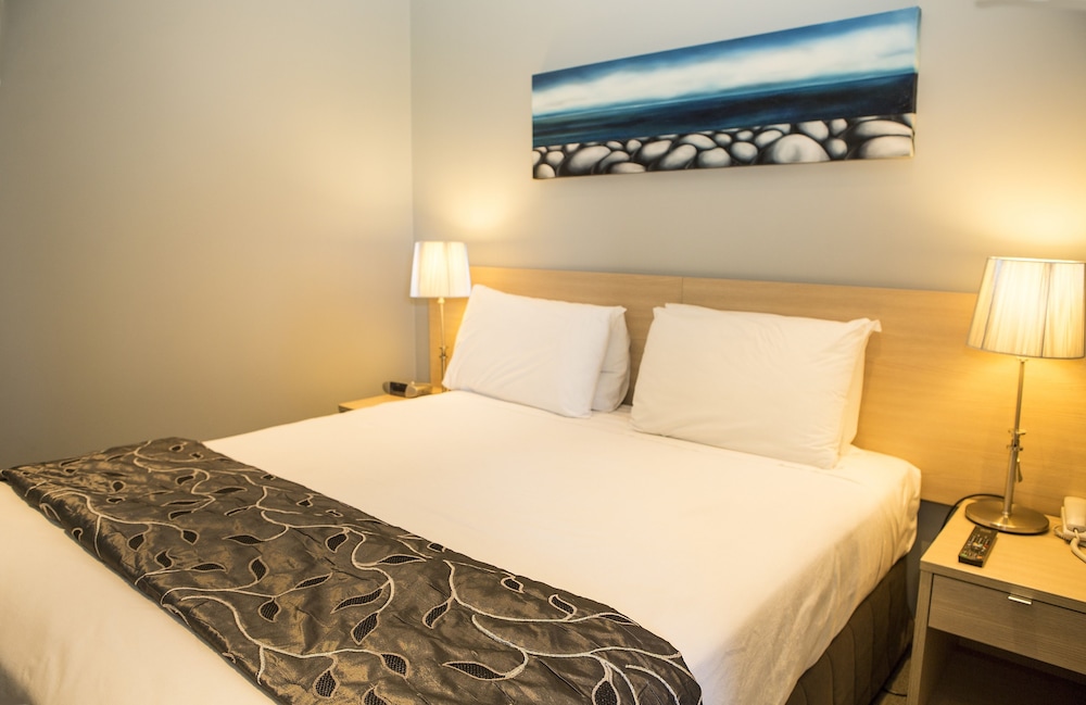 Waves King Suite with walk-in shower photo 1