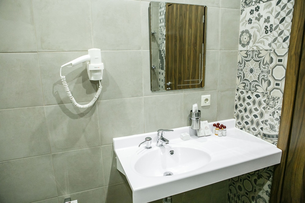 Standard Twin Room (With Bath) photo 2