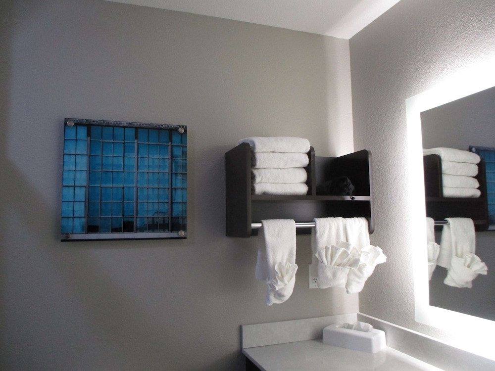 Suite, 1 King Bed, Refrigerator & Microwave (with Sofabed) - Photo 7