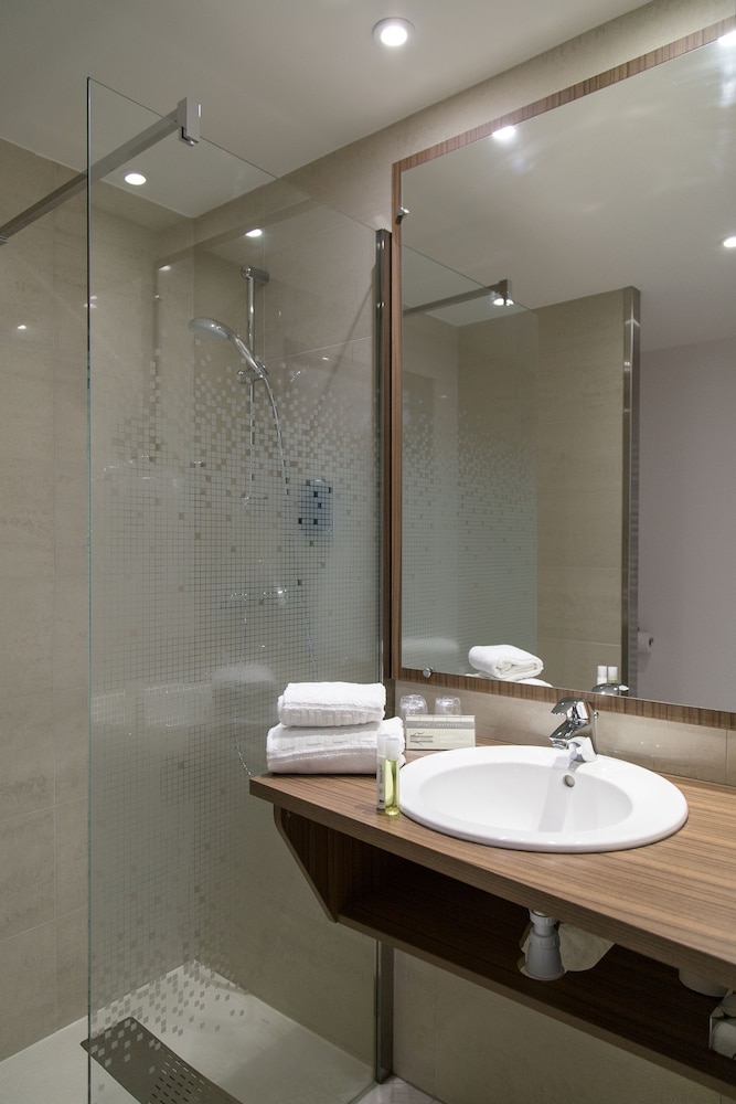 Standard Twin Room - Photo 6