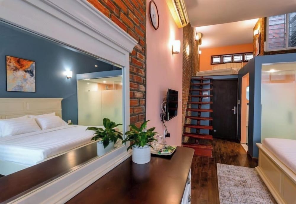 Suite, Balcony