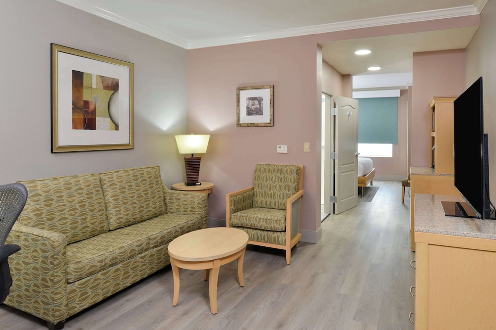 Junior Suite, 1 King Bed photo 2