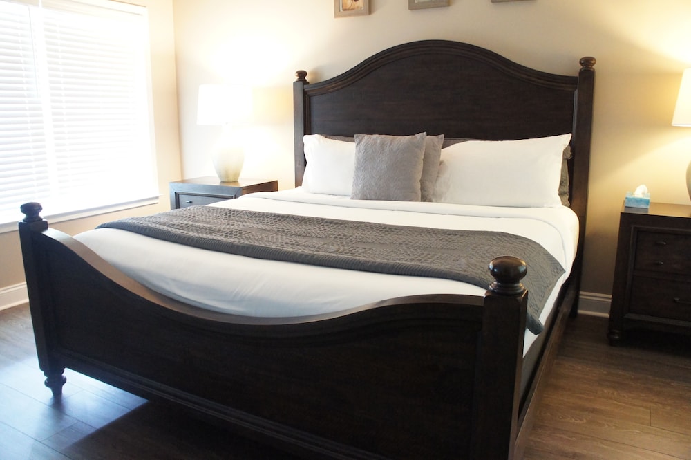 Standard Cabin, 1 King Bed photo 3