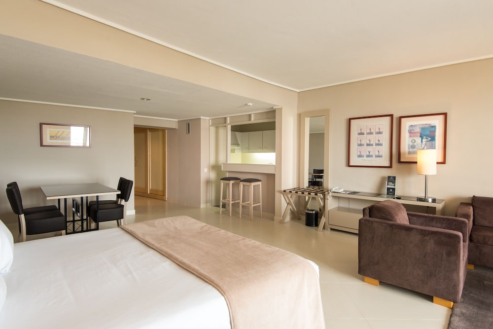 Junior Suite, Sea View (2 Adults + 2 Children) - Photo 1