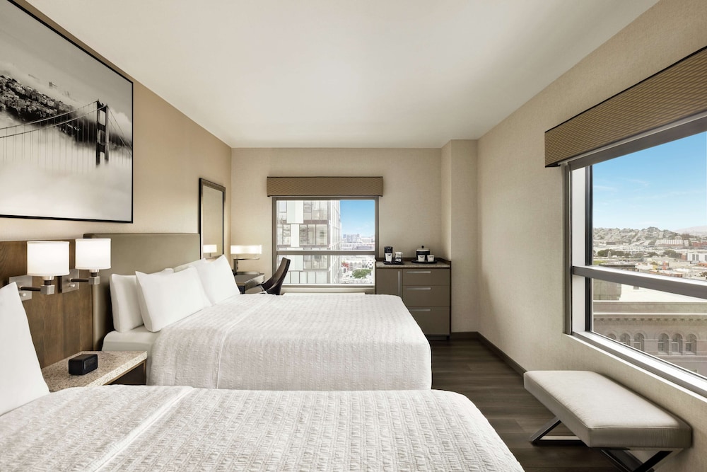 Room, 2 Queen Beds, Accessible, City View (Bathtub) photo 1