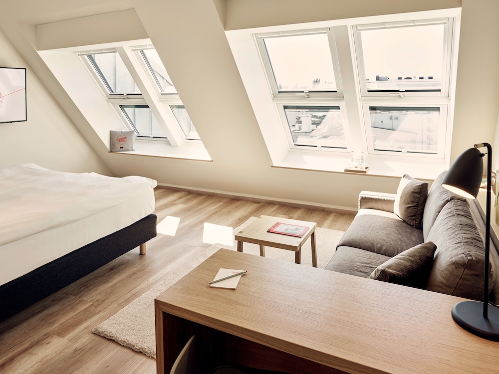 Suite 35