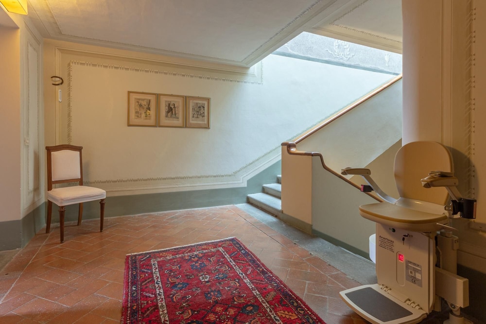 Villa di Tizzano Luxurious Retreat in Paradise, Photo 36