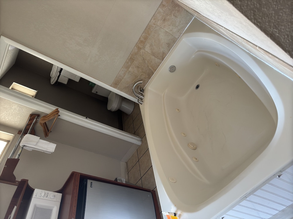 Deluxe Room, 1 King Bed, Jetted Tub - Photo 1
