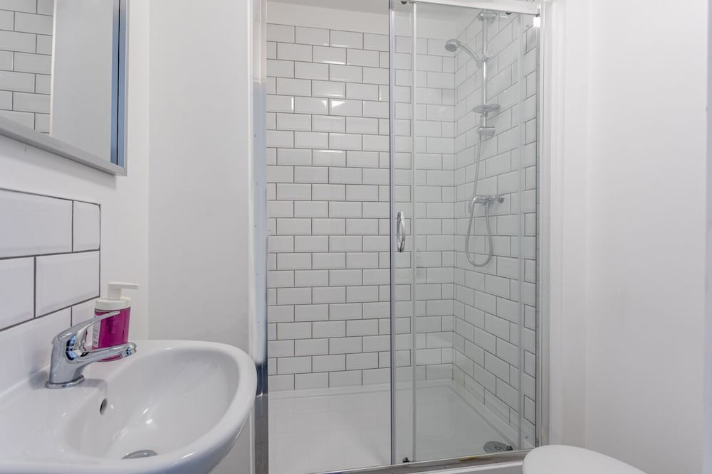 Standard Double Room, 1 Double Bed, Non Smoking, Ensuite - Photo 10