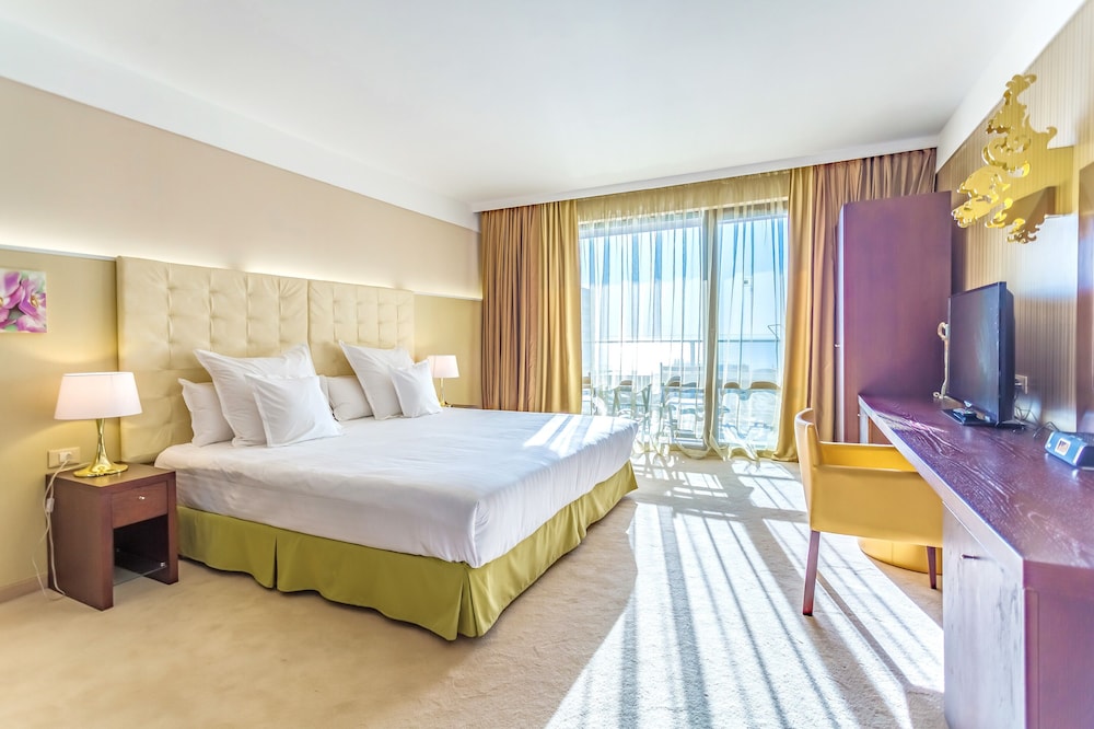 Deluxe Room, Sea View (2 Adults + 1 Child)